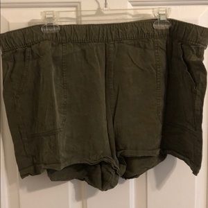 Pull on short shorts